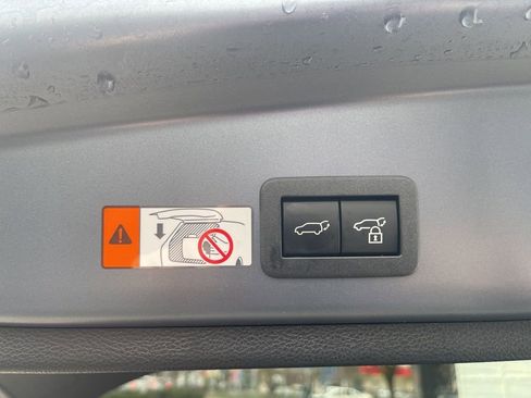 Used 2025 Toyota Corolla Cross XLE w/ Convenience Package image 10