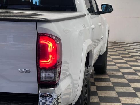 Used 2020 Toyota Tacoma SR5 image 14