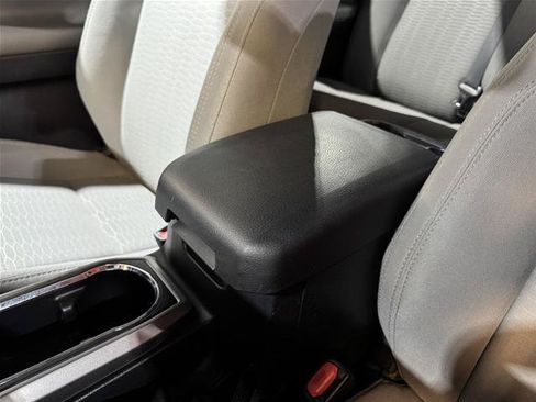 Used 2018 Toyota Tacoma SR5 RWD image 34