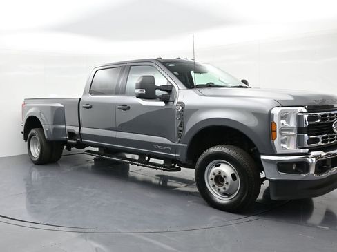 Used 2025 Ford F350 XLT image 4