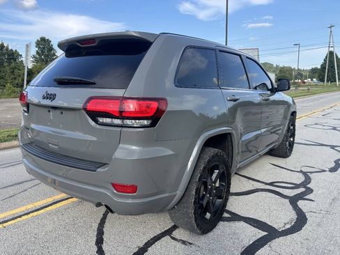 Used 2019 Jeep Grand Cherokee Altitude AWD/4WD image 5