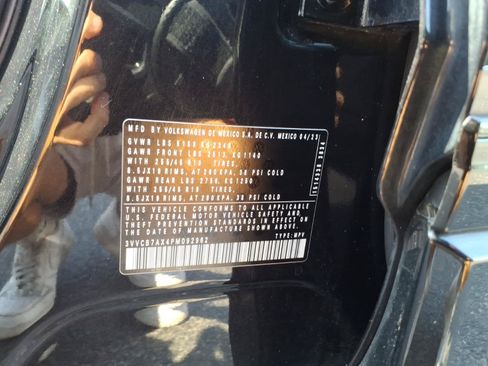 Certified 2023 Volkswagen Tiguan SE R-Line FWD image 27