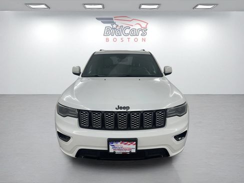 Used 2020 Jeep Grand Cherokee Altitude AWD/4WD image 2