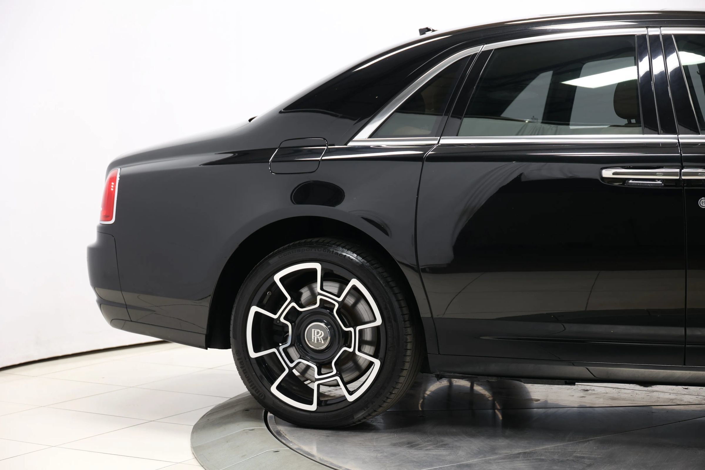 Used 2015 Rolls-Royce Ghost RWD image 80