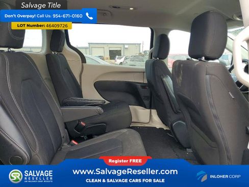 Used 2022 Chrysler Voyager LX image 15