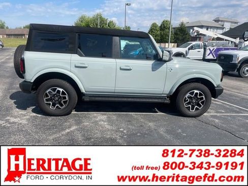 Used 2024 Ford Bronco Outer Banks AWD/4WD image 1
