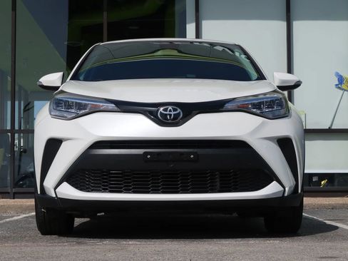 Used 2021 Toyota C-HR LE image 3