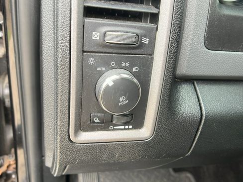 Used 2017 RAM 1500 Express image 25