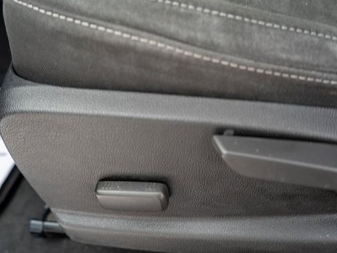 Used 2022 GMC Canyon Elevation image 17