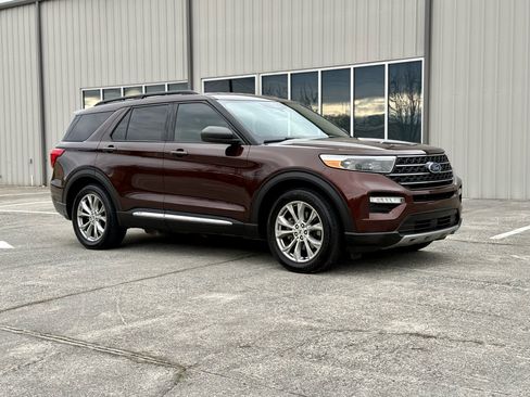 Used 2020 Ford Explorer XLT w/ Equipment Group 202A image 18