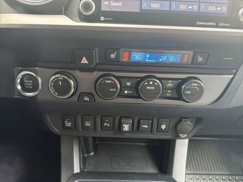 Used 2020 Toyota Tacoma TRD Off-Road w/ Technology Package image 40