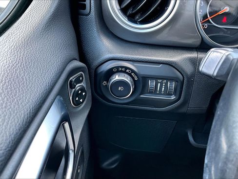 Used 2020 Jeep Wrangler Unlimited Sahara AWD/4WD image 26