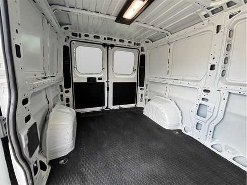 Used 2024 RAM ProMaster 2500 w/ Convenience Group FWD image 29