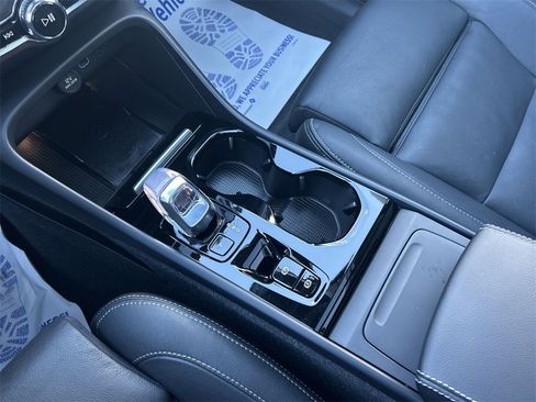 Certified 2024 Volvo XC40 B5 Plus w/ Protection Package Premier image 22