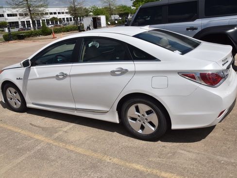 Used 2012 Hyundai Sonata Hybrid w/ Leather Pkg image 9
