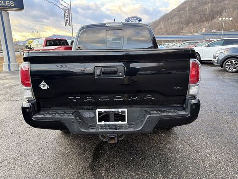Used 2022 Toyota Tacoma TRD Off-Road image 4