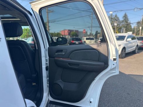 Used 2007 GMC Yukon SLT w/ SLT Preferred Equipment Group RWD image 23
