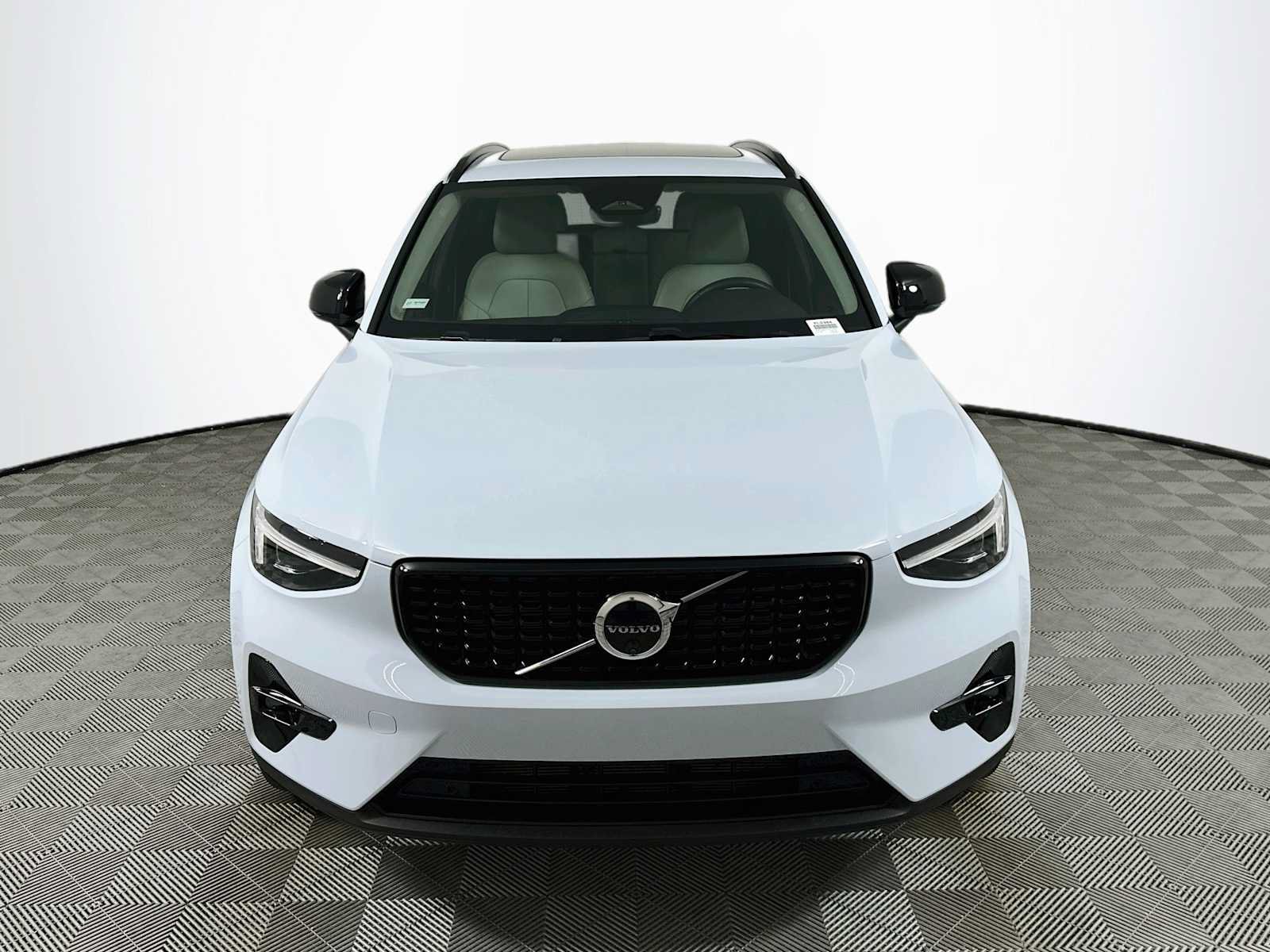 Used 2026 Volvo XC40 B5 Plus w/ Protection Package Premier AWD/4WD image 2