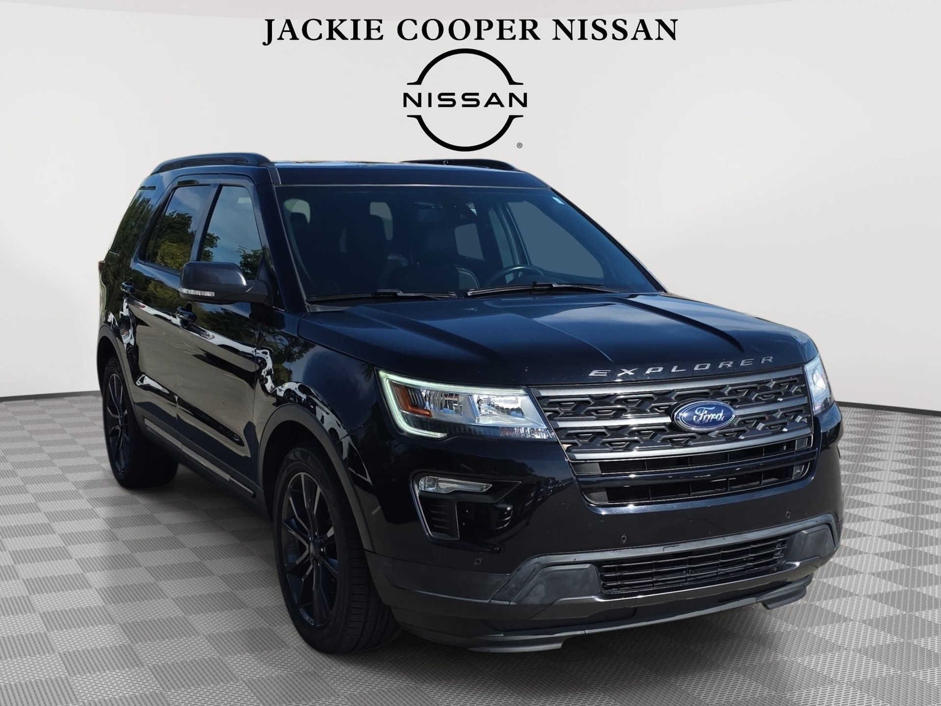 Used 2019 Ford Explorer XLT w/ Equipment Group 202A FWD image 3