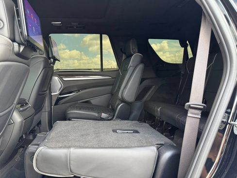 Used 2025 Cadillac Escalade Sport Platinum AWD/4WD image 28