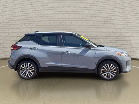Used 2023 Nissan Kicks SV image 4