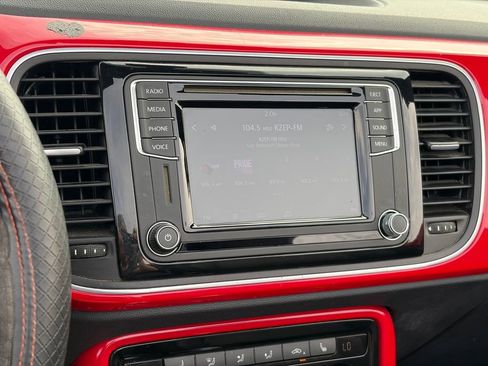 Used 2018 Volkswagen Beetle 2.0T S image 17