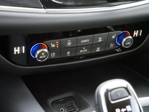 Used 2021 Buick Enclave Premium w/ Surround and Sites Package image 23