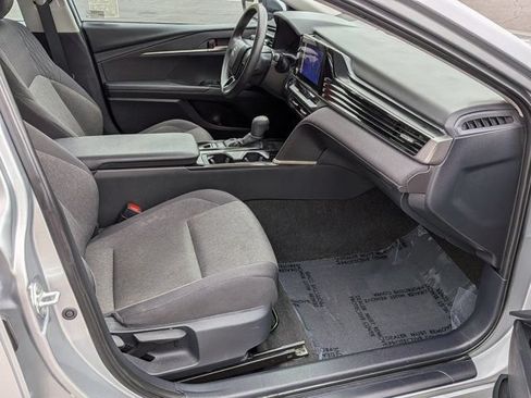 Used 2025 Toyota Camry LE FWD image 5