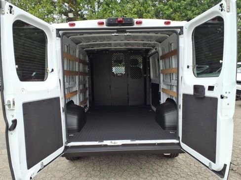 Used 2025 RAM ProMaster 2500 w/ U-Haul Equipment Group FWD image 8