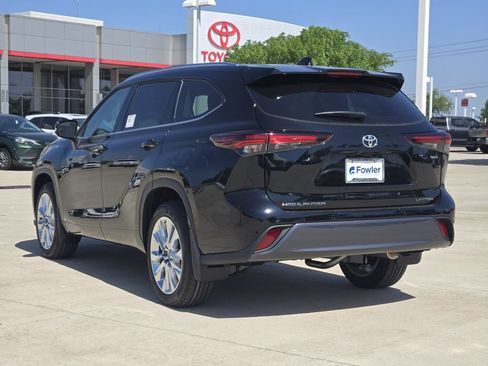 New 2026 Toyota Highlander Limited AWD/4WD image 3