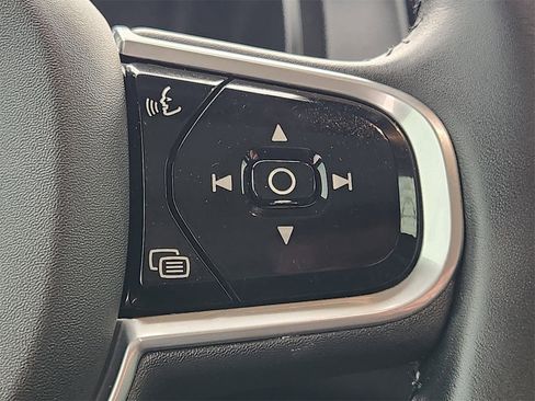 Used 2018 Volvo S90 T6 Inscription w/ Convenience Package image 28