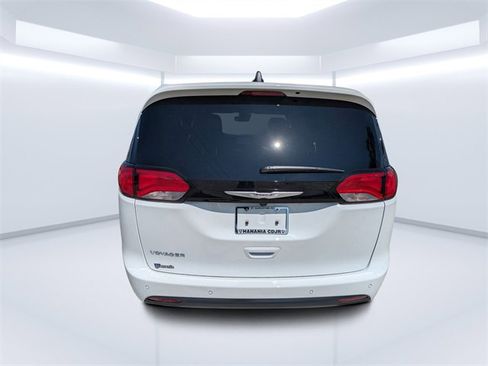 New 2025 Chrysler Voyager LX image 4