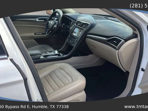 Used 2018 Ford Fusion SE w/ Fusion SE Technology Package FWD image 19