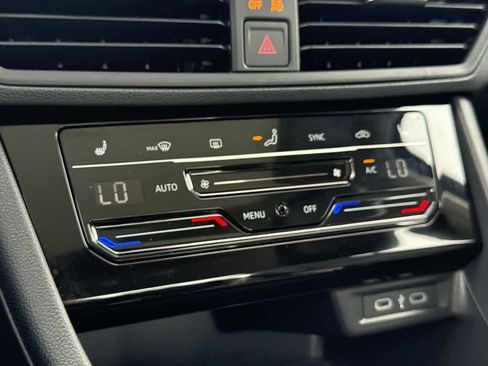 Used 2025 Volkswagen Jetta SE FWD image 20