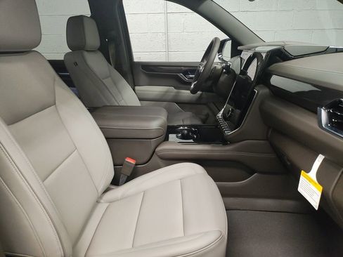 New 2026 GMC Yukon Elevation image 7