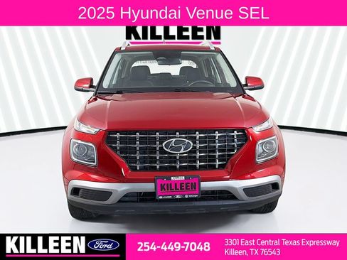 Used 2025 Hyundai Venue SEL FWD image 2