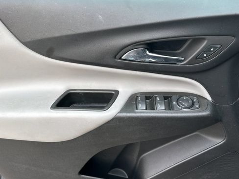 Used 2023 Chevrolet Equinox LS AWD/4WD image 10