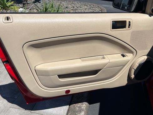 Used 2007 Ford Mustang Premium RWD image 9