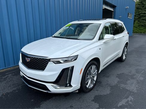 Used 2023 Cadillac XT6 Premium Luxury w/ Technology Package image 2