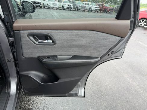 Used 2023 Nissan Rogue SV AWD/4WD image 18
