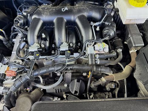 Used 2024 Nissan Pathfinder SV FWD image 38