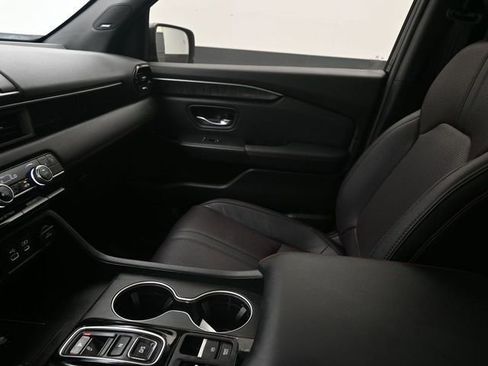 Used 2025 Honda Pilot Black Edition image 13