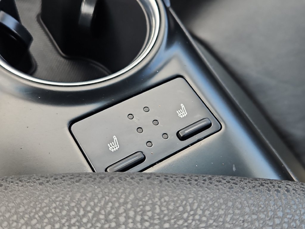Used 2020 Toyota Camry XLE FWD image 18