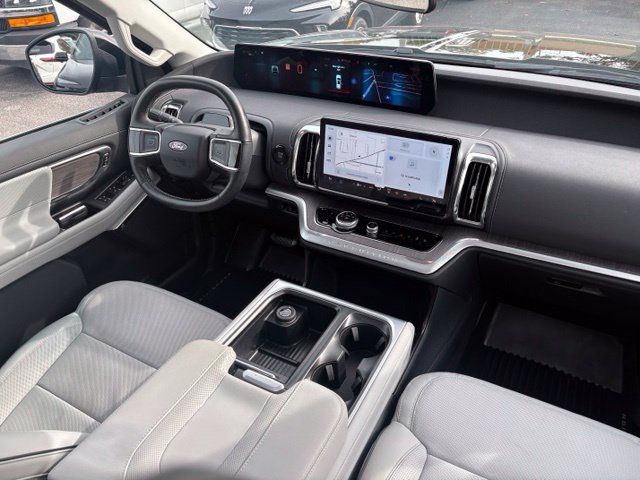 Used 2026 Ford Expedition Platinum w/ Platinum Ultimate Package AWD/4WD image 28