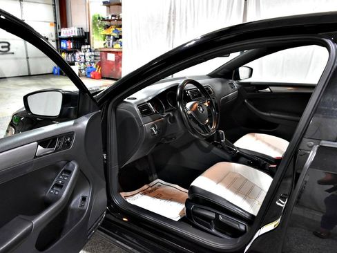 Used 2016 Volkswagen Jetta Sport FWD image 30