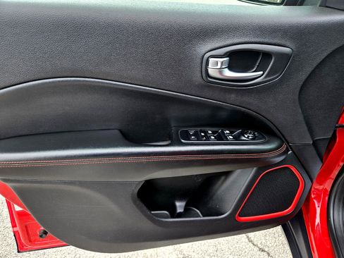 Used 2018 Jeep Compass Trailhawk w/ Cold Weather Group image 11