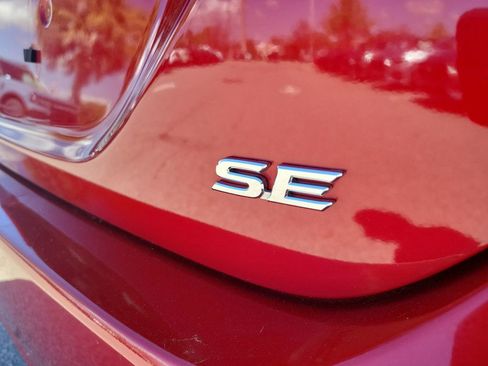 Used 2022 Toyota Camry SE w/ Audio Upgrade Package image 7