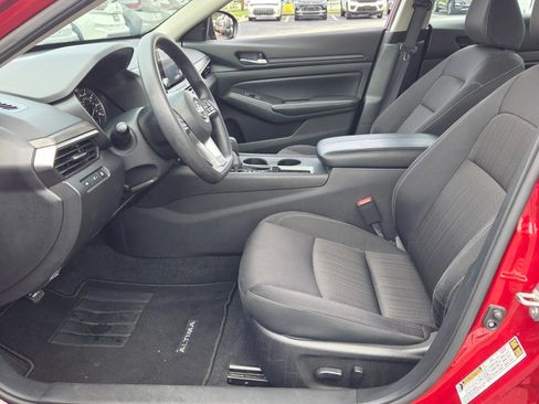 Used 2025 Nissan Altima 2.5 SV FWD image 5