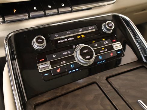 Used 2019 Lincoln Navigator Reserve AWD/4WD image 8