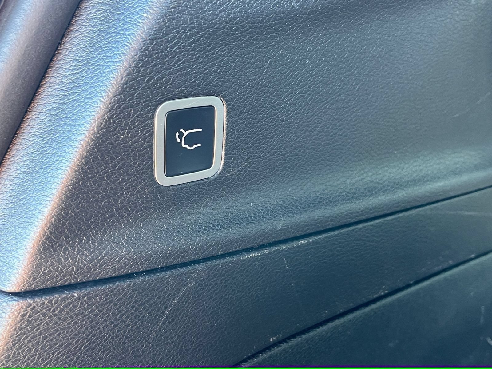 Used 2025 Chrysler Pacifica Limited FWD image 22
